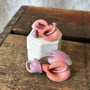 Vintage leather clip-one earrings and brooch set, unique!